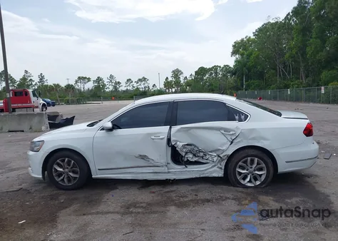 2017 Volkswagen Passat 1.8T S из США, поврежденный, VIN 1VWAT7A38HC085593